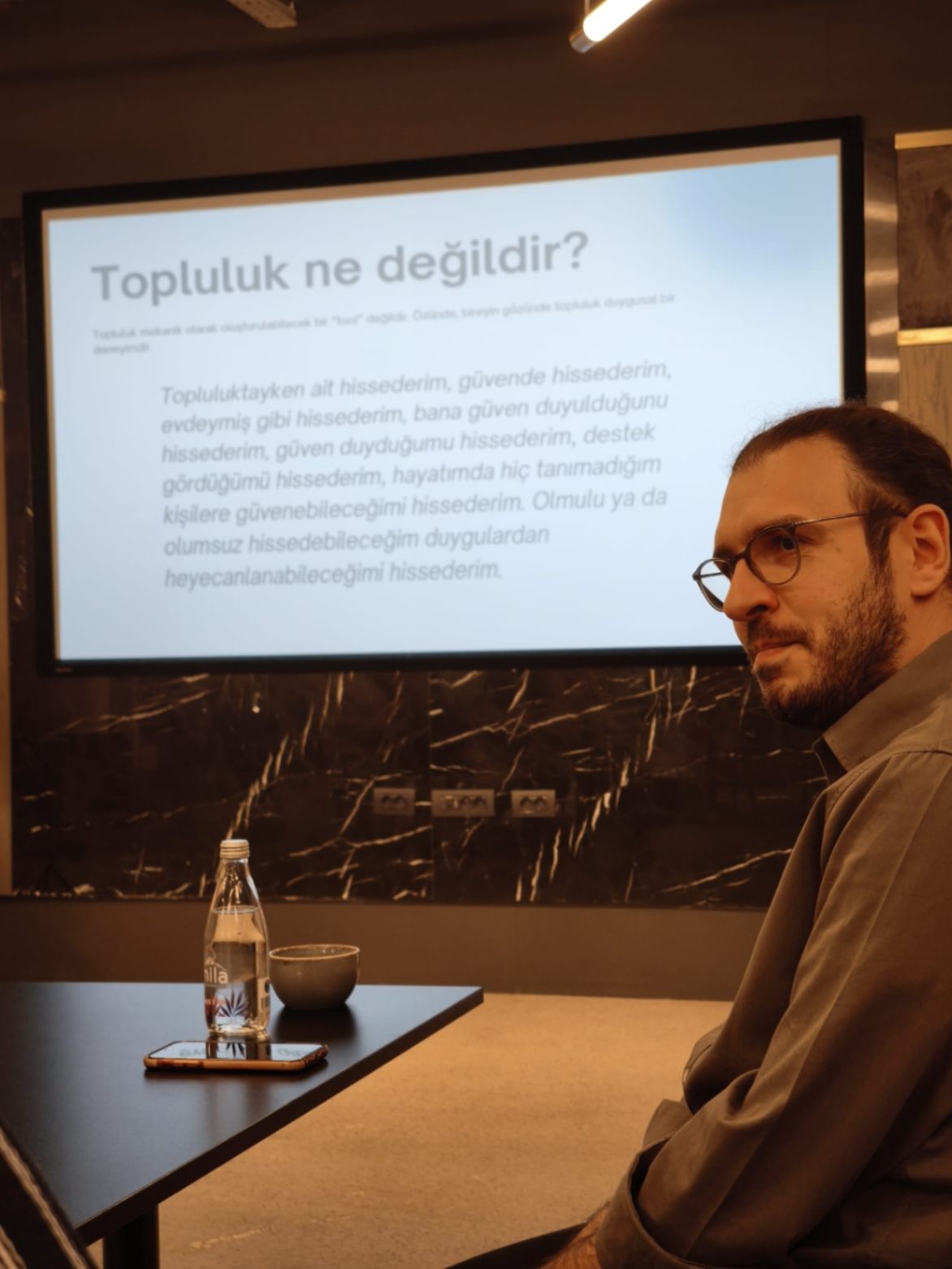 Dünya Hızlanırken Topluluk ile Yavaşlamak